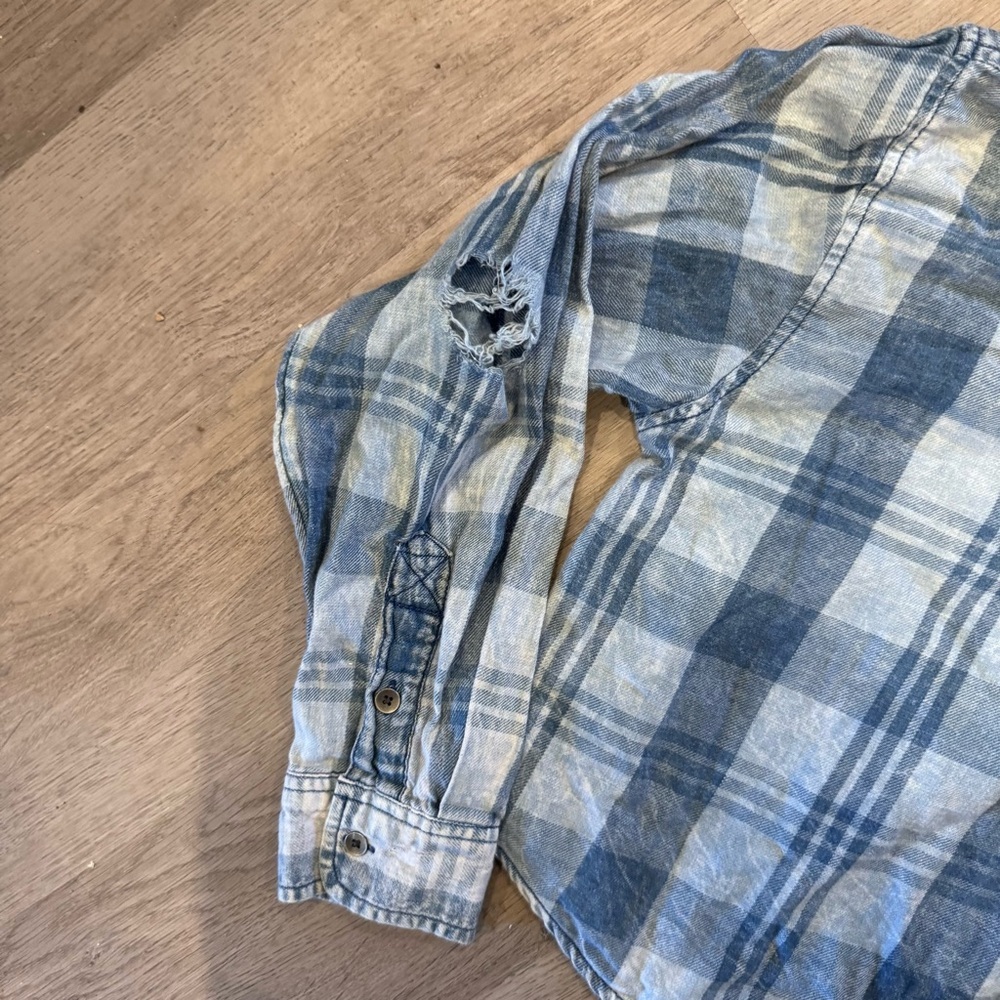 American Eagle Cozy Cabin Cropped Flannel Plaid Blue Medium Button Up Shirt - Picture 4 of 6